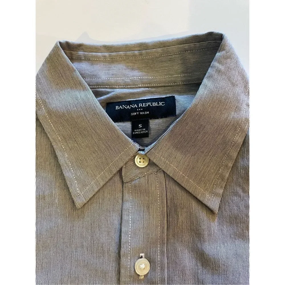 Banana Republic Soft White Button Down Collared Shirt